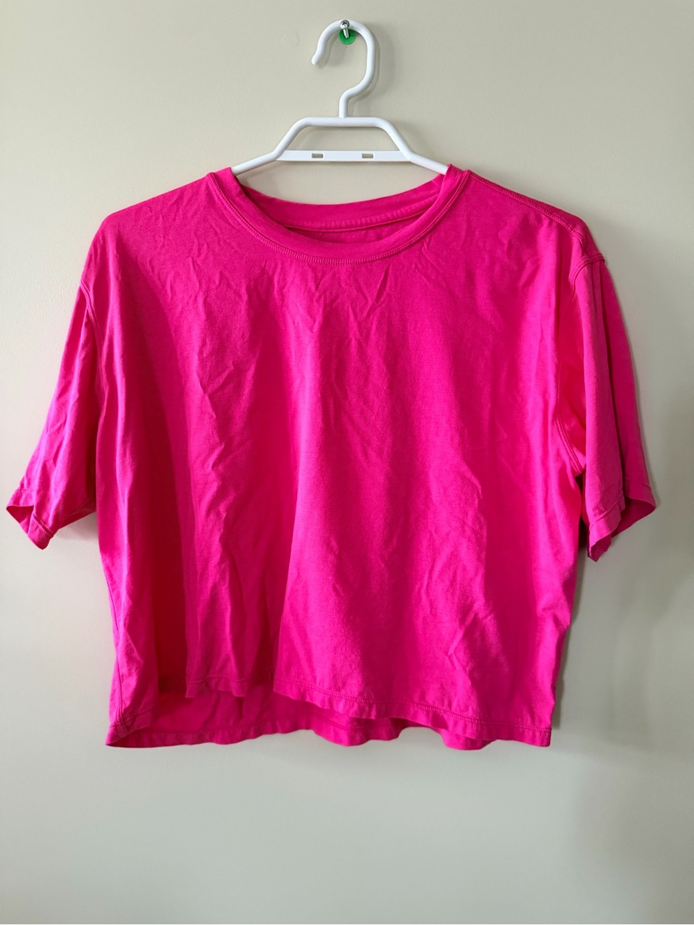 The Gym People - Women’s Hot Pink Cropped Workout Tee